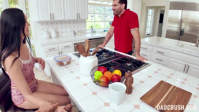 Возможность угостить девушку двумя членами